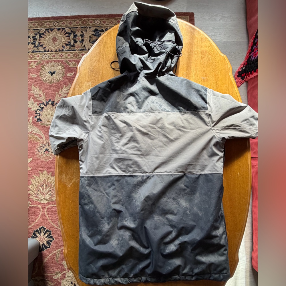 Helly Hansen ULLR Black and Gray Hooded Jacket literally brand new!! - Picture 3 of 7